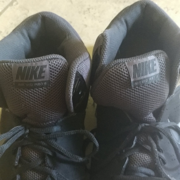 Nike - Picture 6 of 12